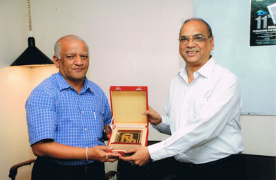 Director General Films Div. Kuldeep Sinha Honouring Dinesh Prabhakar